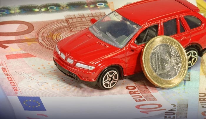 «Χαράτσι» έως 60 ευρώ στα τέλη κυκλοφορίας των αυτοκινήτων - Αναλυτικά πόσα θα πληρώσουν οι ιδιοκτήτες Ι.Χ. από φέτος