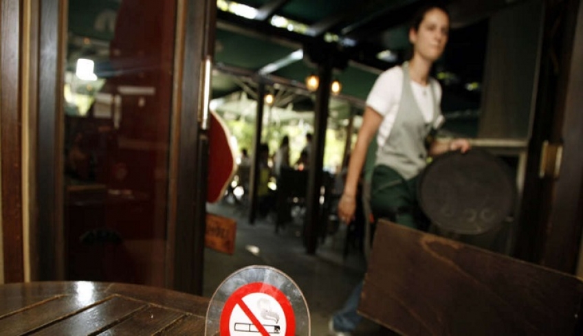 Αντικαπνιστικός νόμος: 7 στα 10 καταστήματα «έκοψαν» μαχαίρι το τσιγάρο