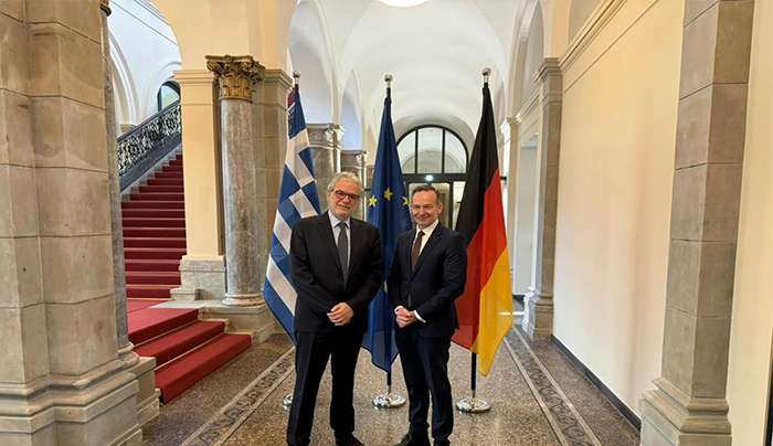 Ενισχύεται η συνεργασία Ελλάδας - Γερμανίας στον τομέα της ναυτιλίας. Στόχος η ενίσχυση της ανταγωνιστικότητας της Ε.Ε., η βιώσιμη ανάπτυξη της ναυτιλίας και η προώθηση της πράσινης ναυτιλίας.