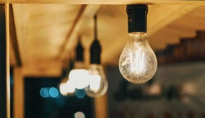 Σε ισχύ το διζωνικό τιμολόγιο ρεύματος για το χειμερινό ωράριο
