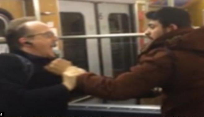 Βίντεο σοκ! Μετανάστες πιάνονται στα χέρια με συνταξιούχους στο Μετρό