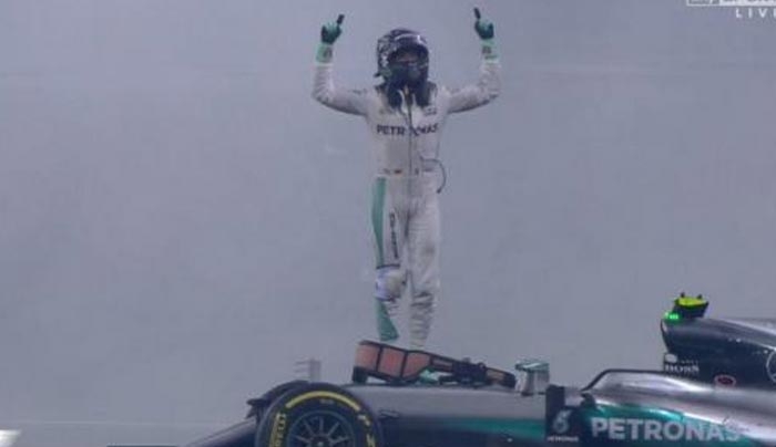 Νέος παγκόσμιος πρωταθλητής στην F-1 είναι ο πιλότος της Mercedes Nico Rosberg