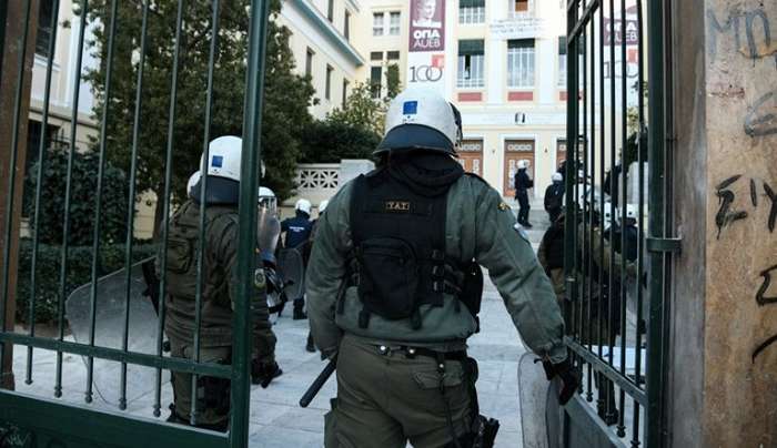 Πρόωρο τέλος για Πανεπιστημιακή αστυνομία και Έφιππη Αστυνομία - Αδειασμα Μητσοτάκη σε Μηταράκη