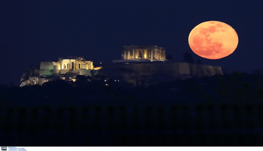 Υπερπανσέληνος: Εντυπωσιακές εικόνες από το… πορτοκαλί και τεράστιο φεγγάρι!