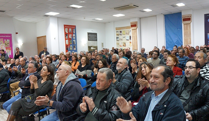 Η συγκέντρωση &amp; οι παρουσίες με Αγλαΐα Κυρίτση στο κατάμεστο Πολύκεντρο Θαλασσινού