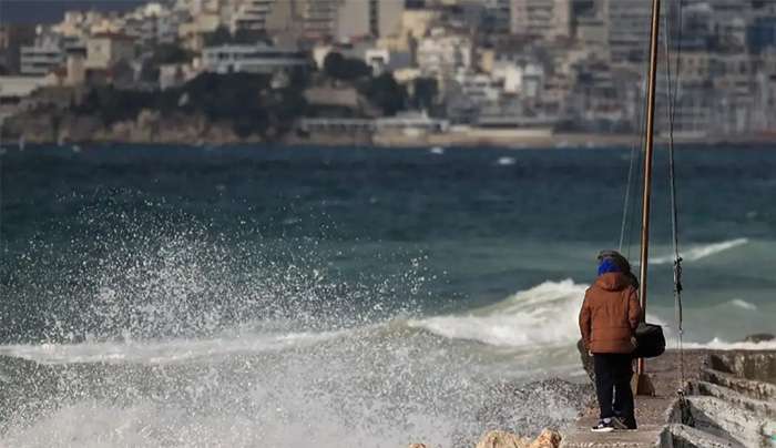 Καιρός σήμερα: Βροχές και καταιγίδες με νέα «βουτιά» της θερμοκρασίας, χιόνια στα ορεινά και 9 μποφόρ στο Αιγαίο