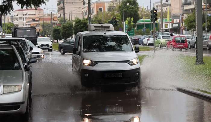 Καιρός σήμερα: Τοπικές βροχές και καταιγίδες με τη θερμοκρασία έως τους 25 βαθμούς – Αναλυτική πρόγνωση