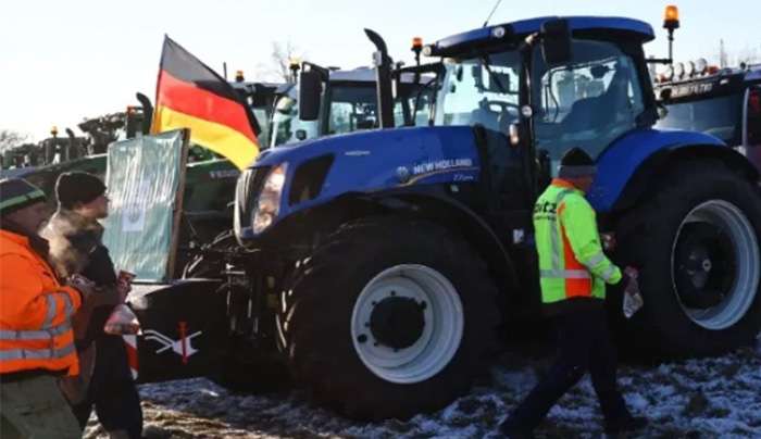 Γερμανία: Κορυφώνονται οι αγροτικές κινητοποιήσεις - Αμετακίνητη η κυβέρνηση