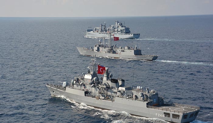 «Διχοτομούν» το Αιγαίο για ναυτικές ασκήσεις οι Τούρκοι