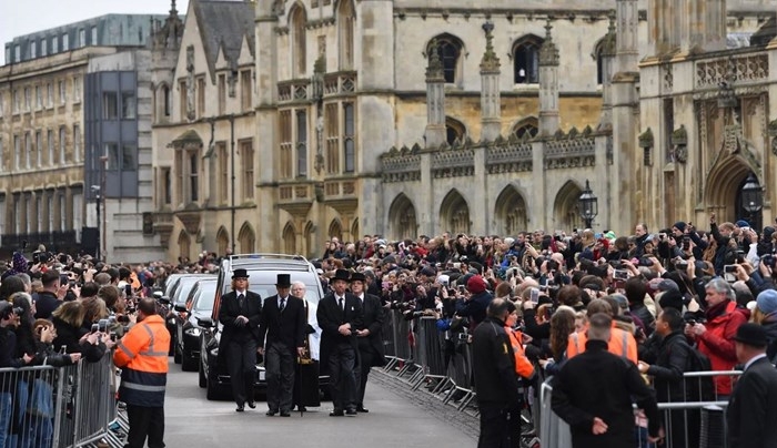 Το τελευταίο αντίο στον κορυφαίο επιστήμονα της εποχής, Στίβεν Χόκινγκ- Πλήθος κόσμου στην κηδεία του - ΦΩΤΟ - ΒΙΝΤΕΟ