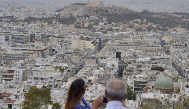 Η αφρικανική σκόνη "σκέπασε" την Ελλάδα - ΦΩΤΟ