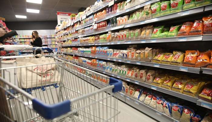 Έρευνα ΕΤ: Ακριβότερα γάλα και αβγά στην Ελλάδα απ’ ό,τι σε Γαλλία και Γερμανία - Τι συμβαίνει με φρούτα και ψωμί