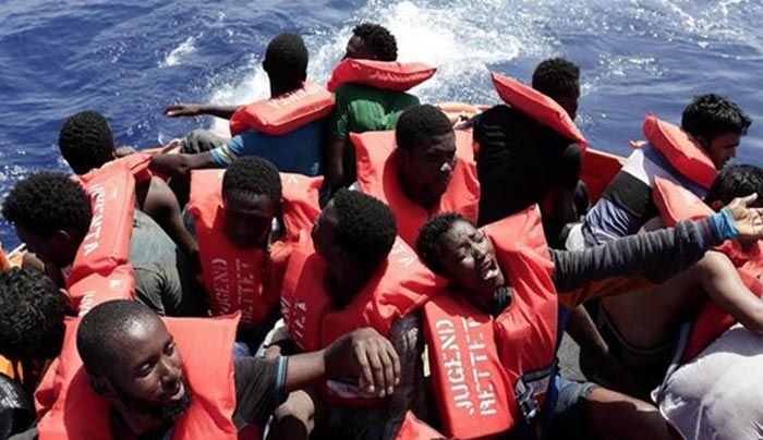 FT: Η Frontex κατηγορεί ΜΚΟ ότι συνεργάζονται με διακινητές στη Μεσόγειο