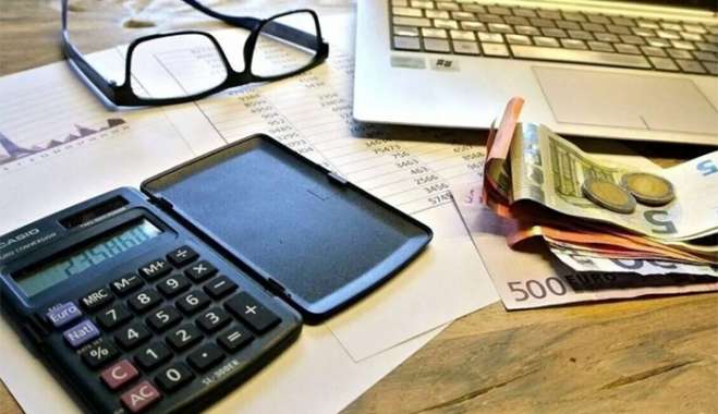 Φορολογικές δηλώσεις: Έκρηξη στον έξτρα φόρο και νέο ρεκόρ επιβάρυνσης για εργαζόμενους και ελεύθερους επαγγελματίες