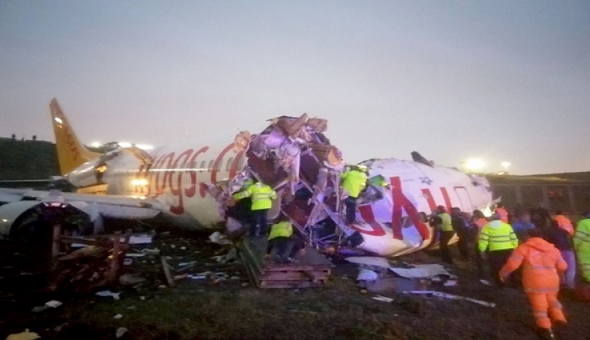 Αεροπλάνο κόπηκε στα τρία σε αεροδρόμιο της Κωνσταντινούπολης – Πάνω από 50 τραυματίες