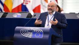 Σάκης Αρναούτογλου: «Η Κυβέρνηση εξήγγειλε επίδομα ενοικίου - γιατί εξαφανίστηκε από το τελικό Κοινωνικό Κλιματικό Σχέδιο;»