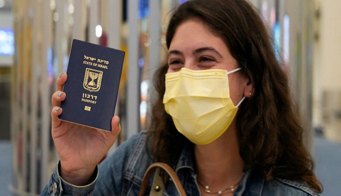 Μόσιαλος: Τι είναι τα πιστοποιητικά εμβολιασμού και πώς μπορούν να συμβάλουν στην αντιμετώπιση του κορωνοϊού