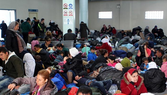 Ακόμη 1.800 μετανάστες και πρόσφυγες στον Πειραιά