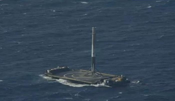 SpaceX: Πρώτη επιτυχημένη προσγείωση επαναχρησιμοποιημένου πυραύλου σε πλατφόρμα στη θάλασσα [BINTEO]