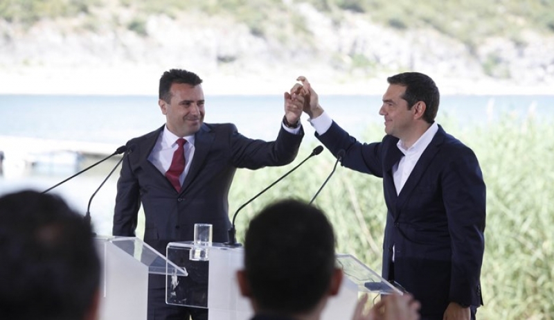 Υπεγράφη η συμφωνία για το Σκοπιανό στις Πρέσπες - Οι δηλώσεις Τσίπρα - Ζάεφ, οι selfies και η... γραβάτα - ΦΩΤΟ - ΒΙΝΤΕΟ