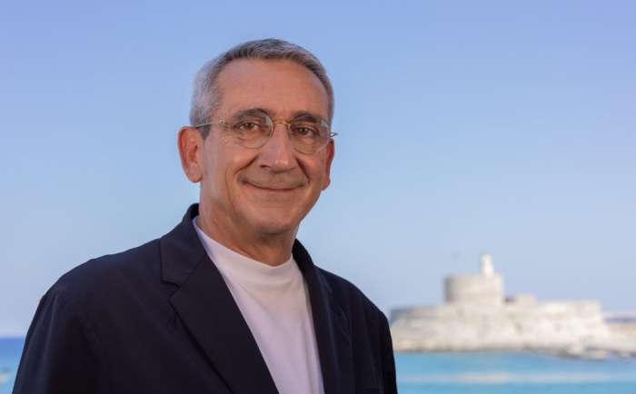 Γιώργος Χατζημάρκος: “Yπερτουρισμός σε νησιά που για 6 ή 7 μήνες τον χρόνο είναι ερημιά, δεν υπάρχει”