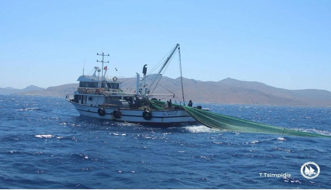 Προκλητική, καταστροφική και παράνομη αλιεία από 6 τουρκικές μηχανότρατες κοντά στις ακτές της Λέρου