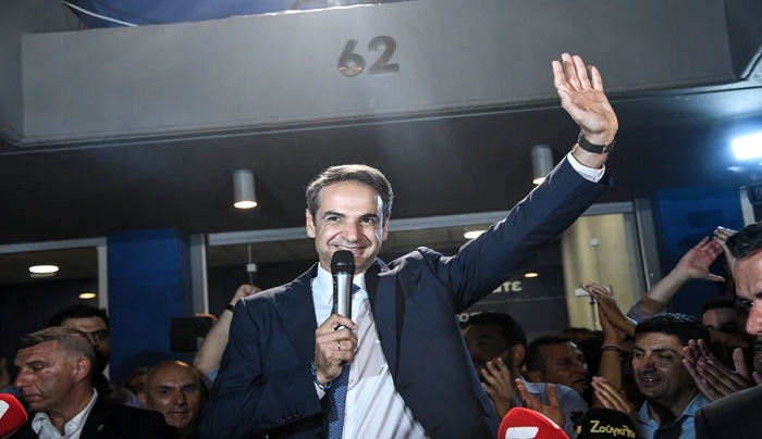 Δημοσκόπηση: Με διψήφια διαφορά προηγείται η ΝΔ του ΣΥΡΙΖΑ, δύο χρόνια μετά την εκλογή της (εικόνες)