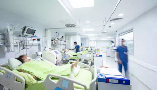 Καλπάζει η αύξηση σε διασωληνωμένους και εισαγωγές – Εξοπλίζονται τα παιδιατρικά νοσοκομεία