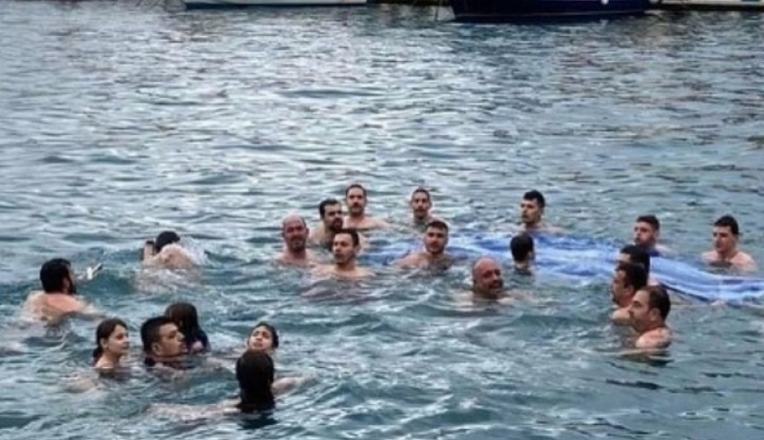 Ακρίτες από την Ορεστιάδα έψαλλαν τον Εθνικό Ύμνο μέσα στα νερά του Καστελλορίζου!