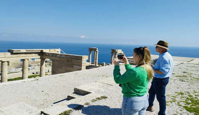 Εντυπωσιάστηκε από το ταξίδι της στη Ρόδο Γαλλίδα δημοσιογράφος του περιοδικού “Echappées Belles”