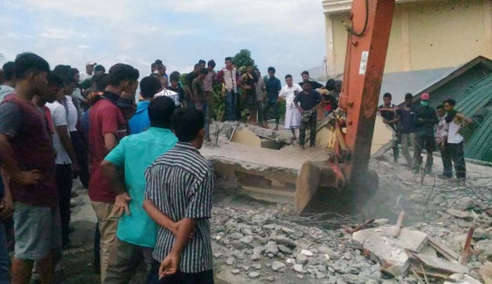 ΦΟΝΙΚΟΣ Σεισμός 6,5 Ρίχτερ στην Ινδονησία- Τουλάχιστον 92 οι νεκροί [φωτό-βίντεο]