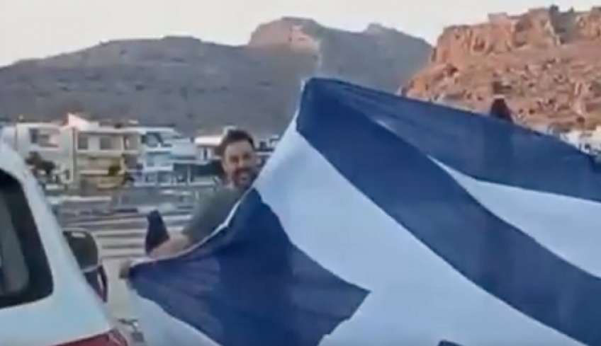 Χαράκι – Ρόδος: Ελληνική σημαία 28 τ.μ. υψώθηκε στο κάστρο “Φερακλός”