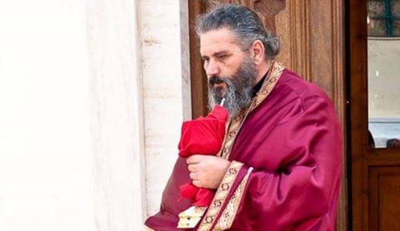 Συγκλονισμένη η κοινωνία της Καλύμνου από τον αιφνίδιο θάνατο του 55χρονου ιερέα Παντελεήμονα Γιαννικουρή