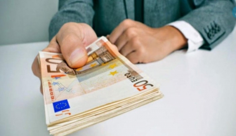 Αποκλίσεις έως και 1.700 ευρώ στον κατώτατο μισθό εντός Ε.Ε.
