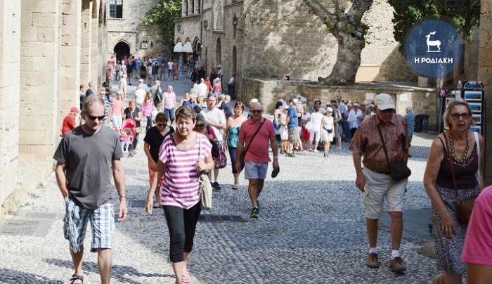 Στα περσινά επίπεδα εξελίχθηκε η τουριστική κίνηση τον Αύγουστο