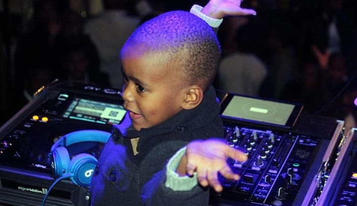 Αυτός είναι ο μικρότερος σε ηλικία DJ στον κόσμο σύμφωνα με το βιβλίο των ρεκόρ Γκίνες - ΒΙΝΤΕΟ