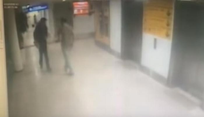 Νέο βίντεο από «Ατατούρκ»: Η στιγμή που καμικάζι πυροβολεί αστυνομικό