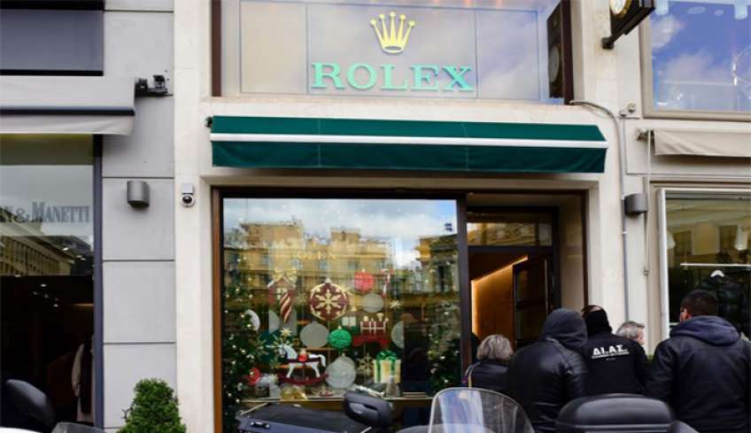 Απίστευτη ληστεία στο κέντρο της Αθήνας: Έκλεψαν 20 Rolex από κατάστημα [εικόνες]