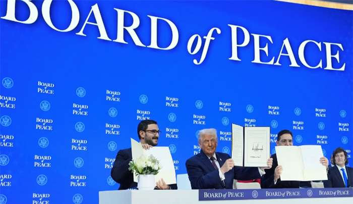 Έπεσαν οι υπογραφές για το «Συμβούλιο Ειρήνης» - Τραμπ: Όλοι θέλουν να γίνουν μέλη