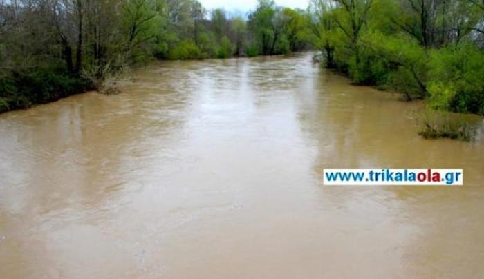 Υπερχείλισε ο Πηνειός στα Τρίκαλα [Βίντεο]