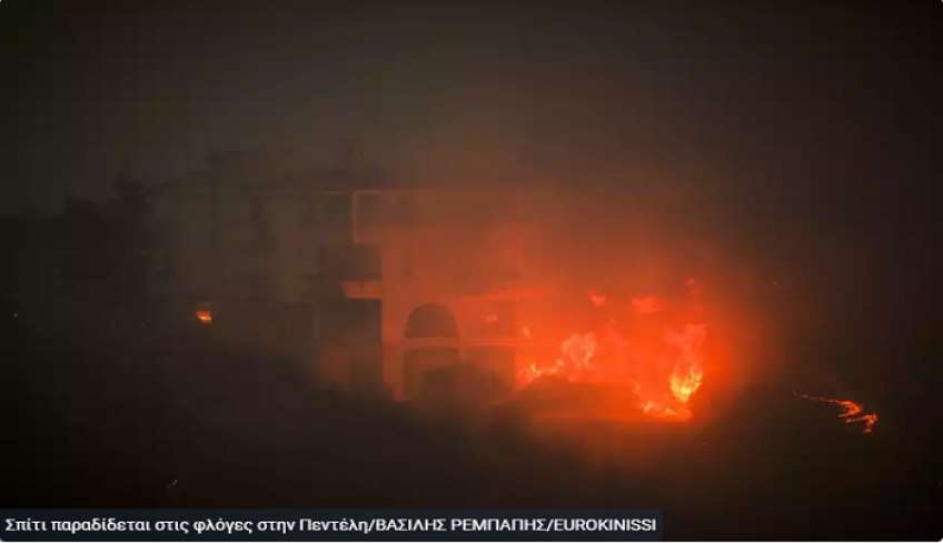 Δραματικές ώρες στην Πεντέλη: Έφτασε στο Γέρακα η φωτιά, ξεκινούν να επιχειρούν τα εναέρια μέσα - Νέο μήνυμα 112, κλειστή η Λεωφόρος Μαραθώνος (βίντεο)