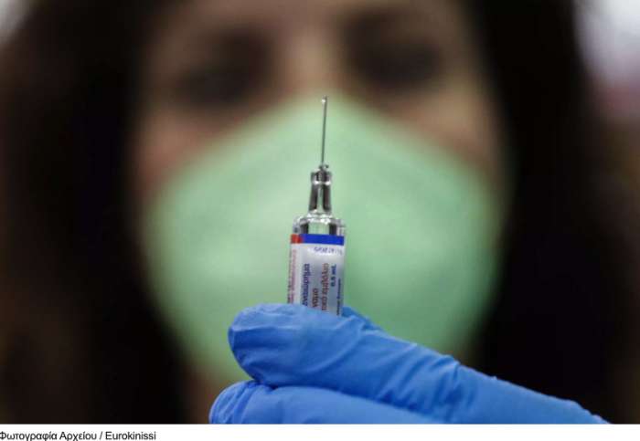 Εξαδάκτυλος για εμβόλια COVID-19 στα φαρμακεία: «Οι πολίτες θα πληρώνουν για χειρότερες συνθήκες»