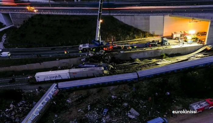 Τέμπη: Στον εισαγγελέα ο σταθμάρχης, 42 οι νεκροί - Συνεχίζονται οι έρευνες εν μέσω εθνικού πένθους