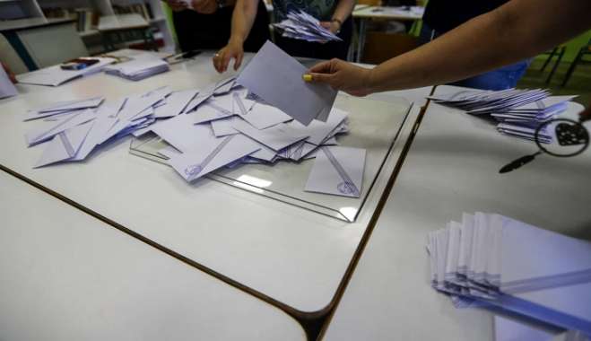 Νέα δημοσκόπηση: Στο 8,2% η «ψαλίδα» ΝΔ - ΣΥΡΙΖΑ, τι δείχνει η εκτίμηση ψήφου