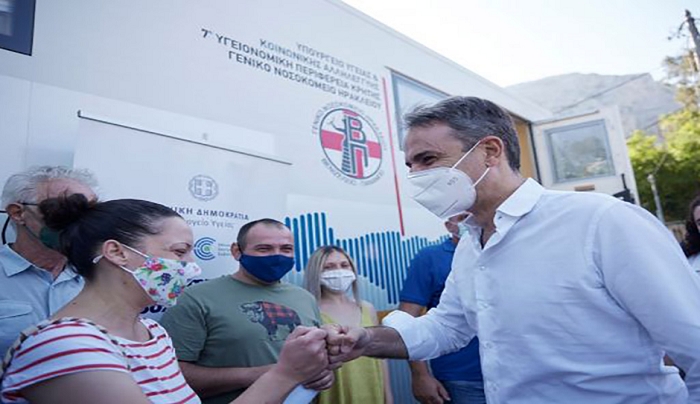 Μητσοτάκης: Κινητές μονάδες για μαζικό εμβολιασμό στα ξενοδοχεία – Συνέπειες για τους ανεμβολίαστους υγειονομικούς