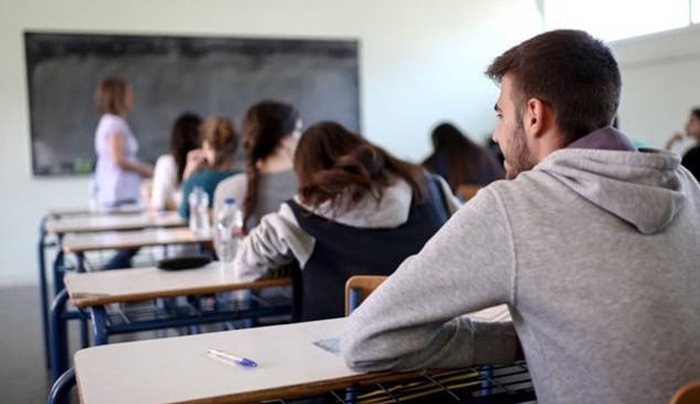 Πανελλήνιες 2018: Το «ασανσέρ» των βάσεων – Πάνω η Νομική, κάτω Πολυτεχνικές και Ιατρική