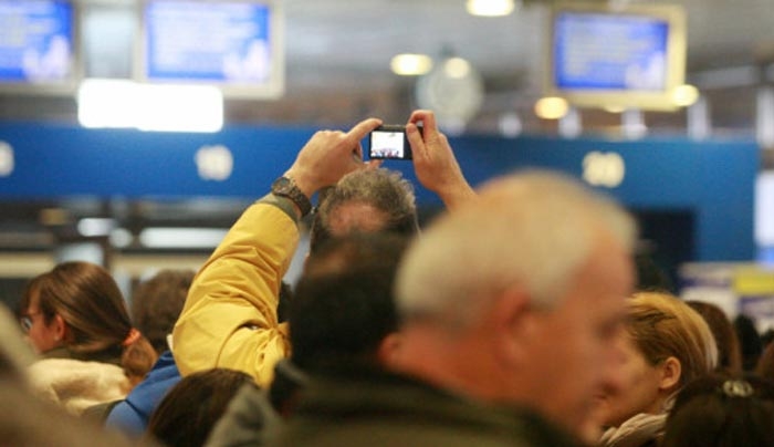 Ηράκλειο: Επιστολή οργής από τουρίστα - Η επίσημη απάντηση για τις εικόνες στο αεροδρόμιο!