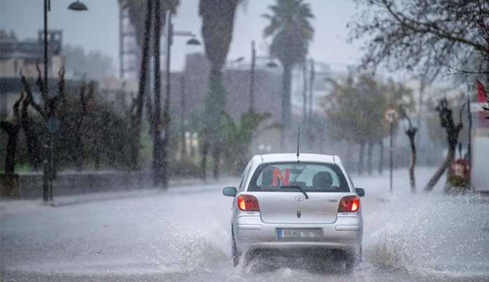 Καιρός σήμερα: Βροχές και καταιγίδες στα δυτικά και βόρεια – Αναλυτική πρόγνωση