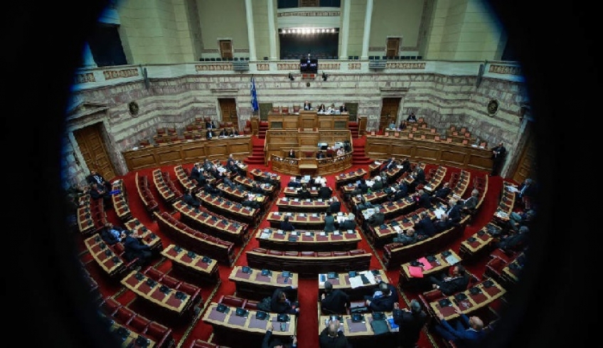 «Πέρασε» η Συνταγματική Αναθεώρηση: Αποδέσμευση εκλογών με ΠτΔ – Ουδετερόθρησκο το κράτος