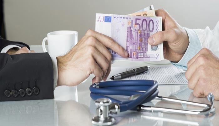 Επιασαν στα «πράσα» γυναικολόγο δημοσίου νοσοκομείου για φακελάκι 650 ευρώ